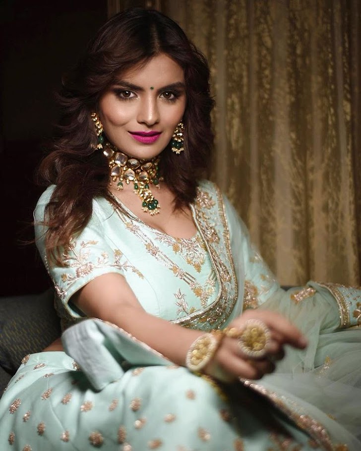 Anveshi Jain Hot Photos, Gandi Baat Season 2 Actress Sexy 30