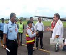 Rescue Team Lanud Husein Pandu Pendaratan Darurat Pesawat