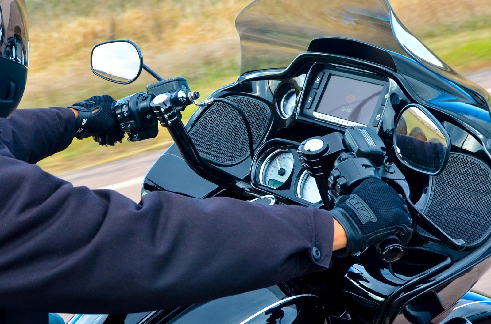 VTwin News New Adjustable, Comfortable Pullback Bars For 2015 Road Glide