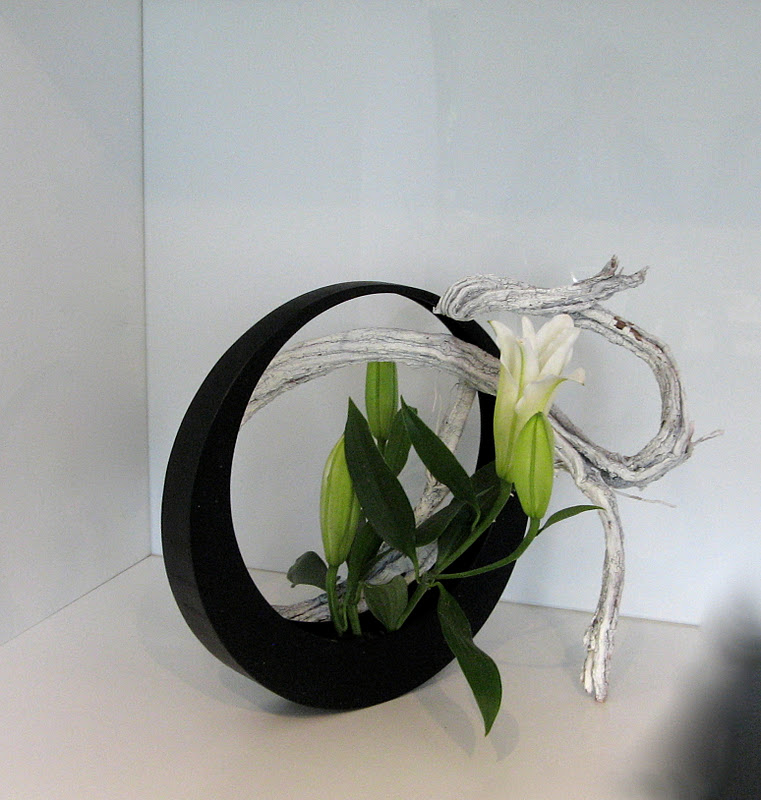 ROADSIDE IKEBANA IKEBANA AT HOME