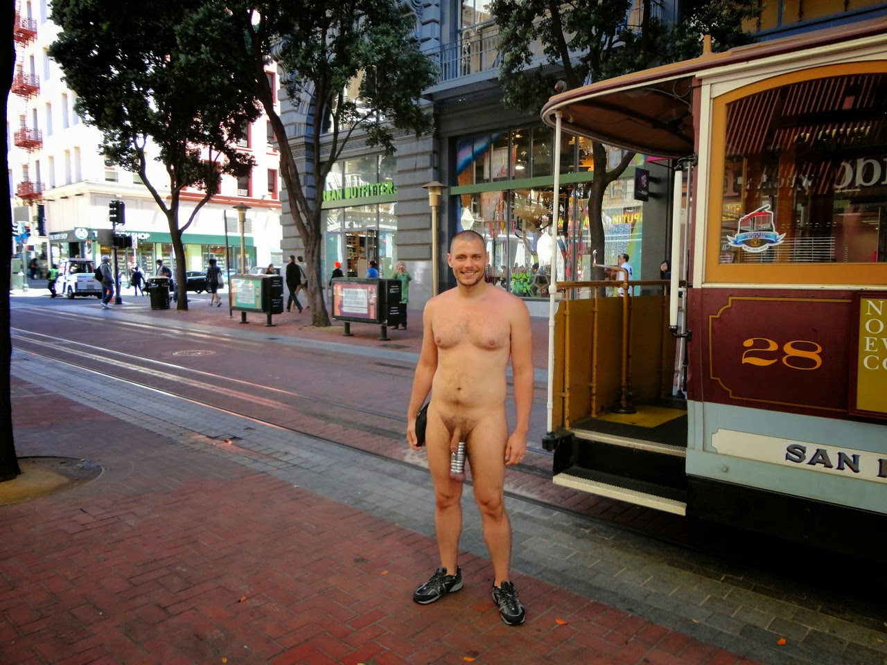 по городу гулял голый мужчина фото 29