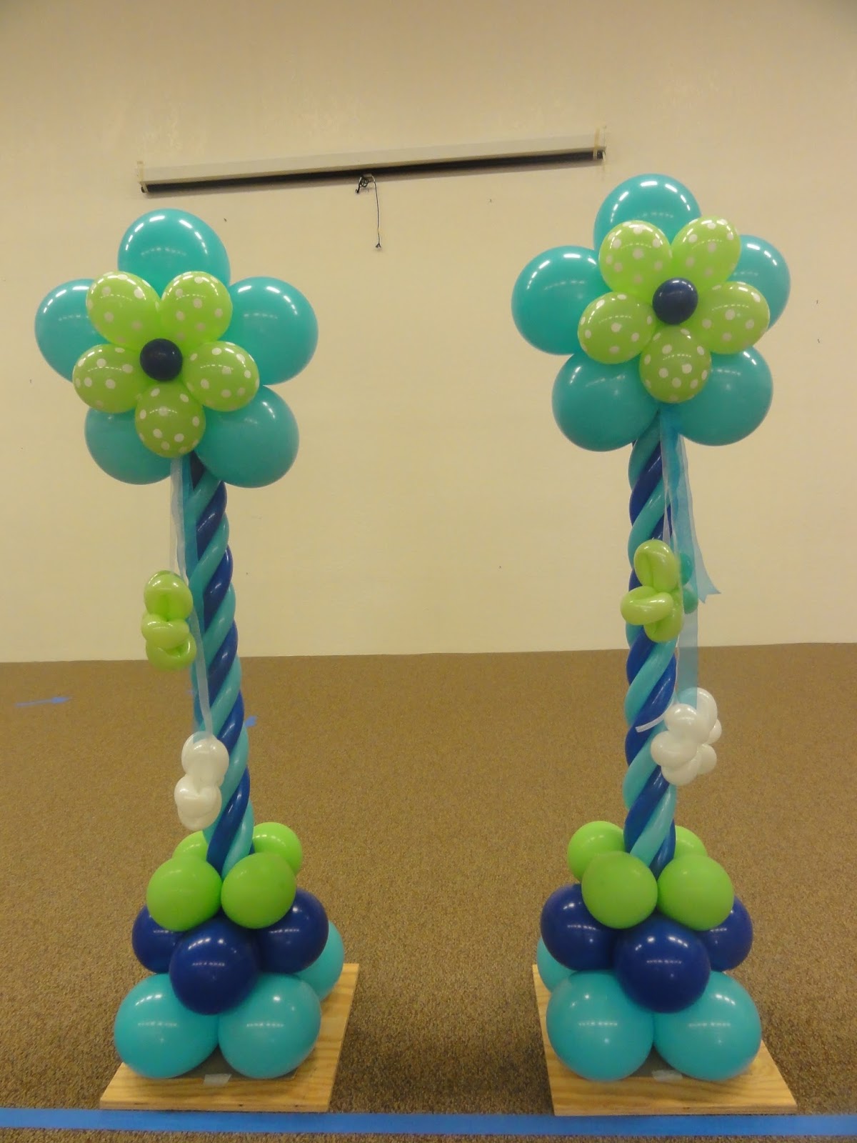 Santo Diamond Balloon Design: Balloon Arch
