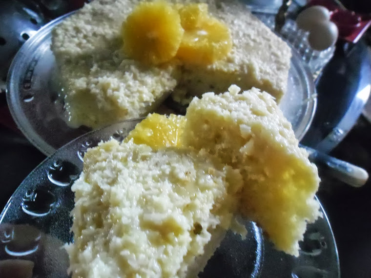 BOLO DE COCO COM CALDA DE LARANJA