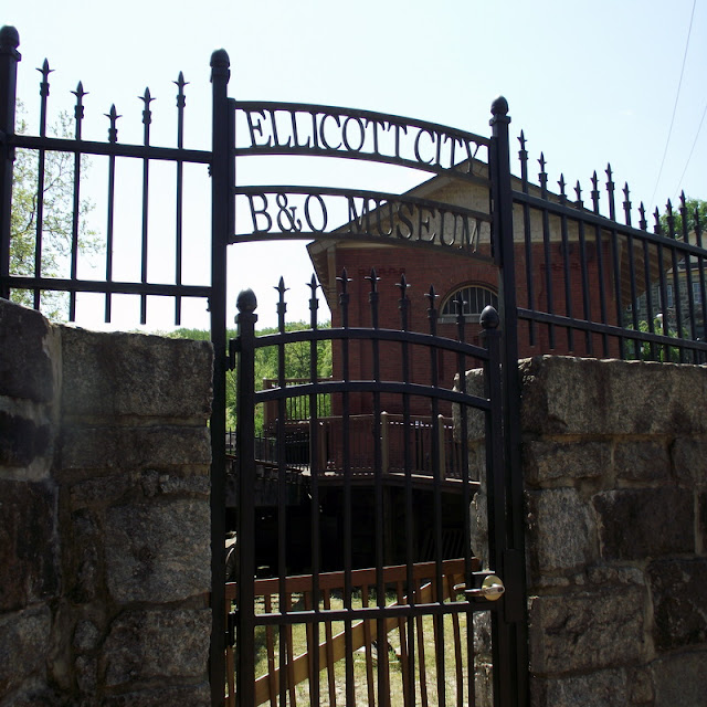 vintagesusie & wings Ellicott City, Maryland...So Charming!