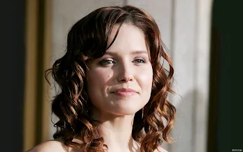 sophia bush