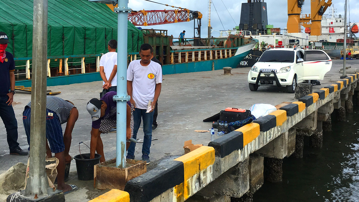Instalasi Pemantauan di Pelabuhan Dobo, Maluku Utara