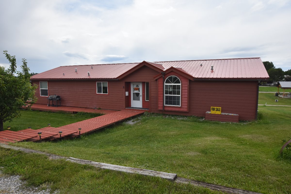 Northwest National Real Estate NEW LISTING! Well Maintained Mobile