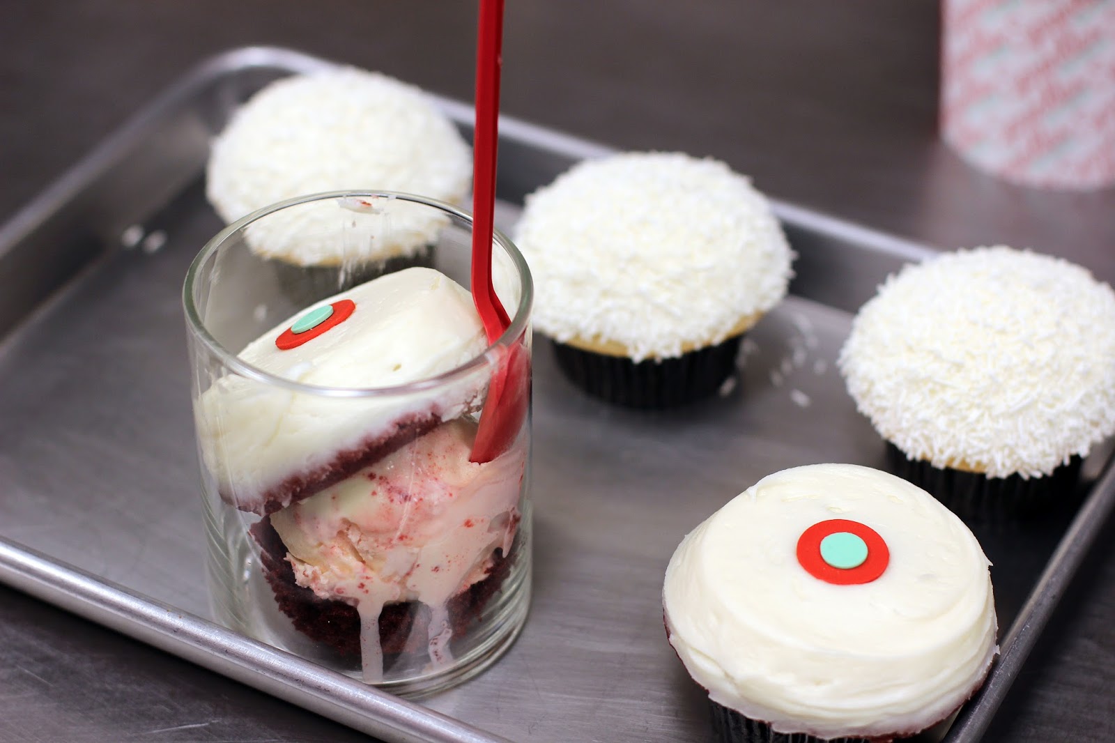 Sprinkles: Gold Sugar – Red Velvet NYC