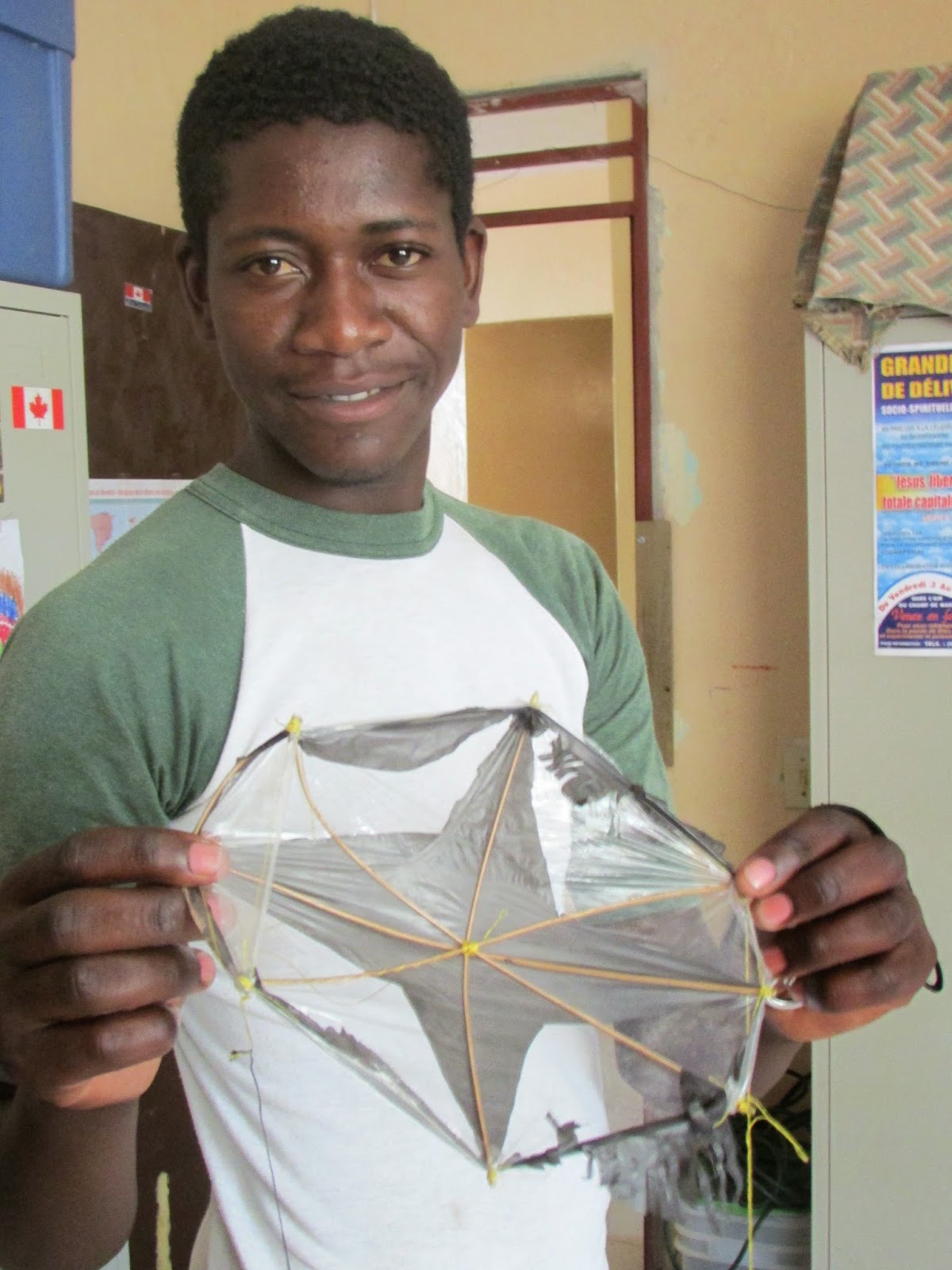 HAITI CORAM DEO Kite Flying!