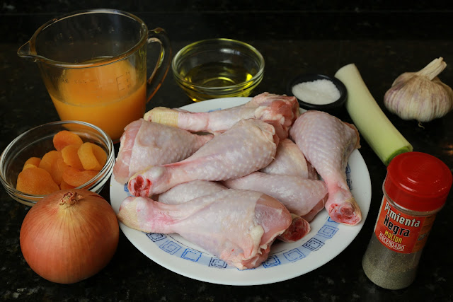 Ingredientes para muslos de pollo con orejones