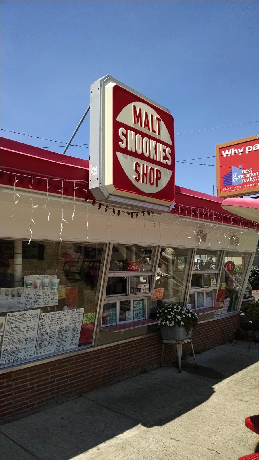 Des Moines Snookie's Malt Shop