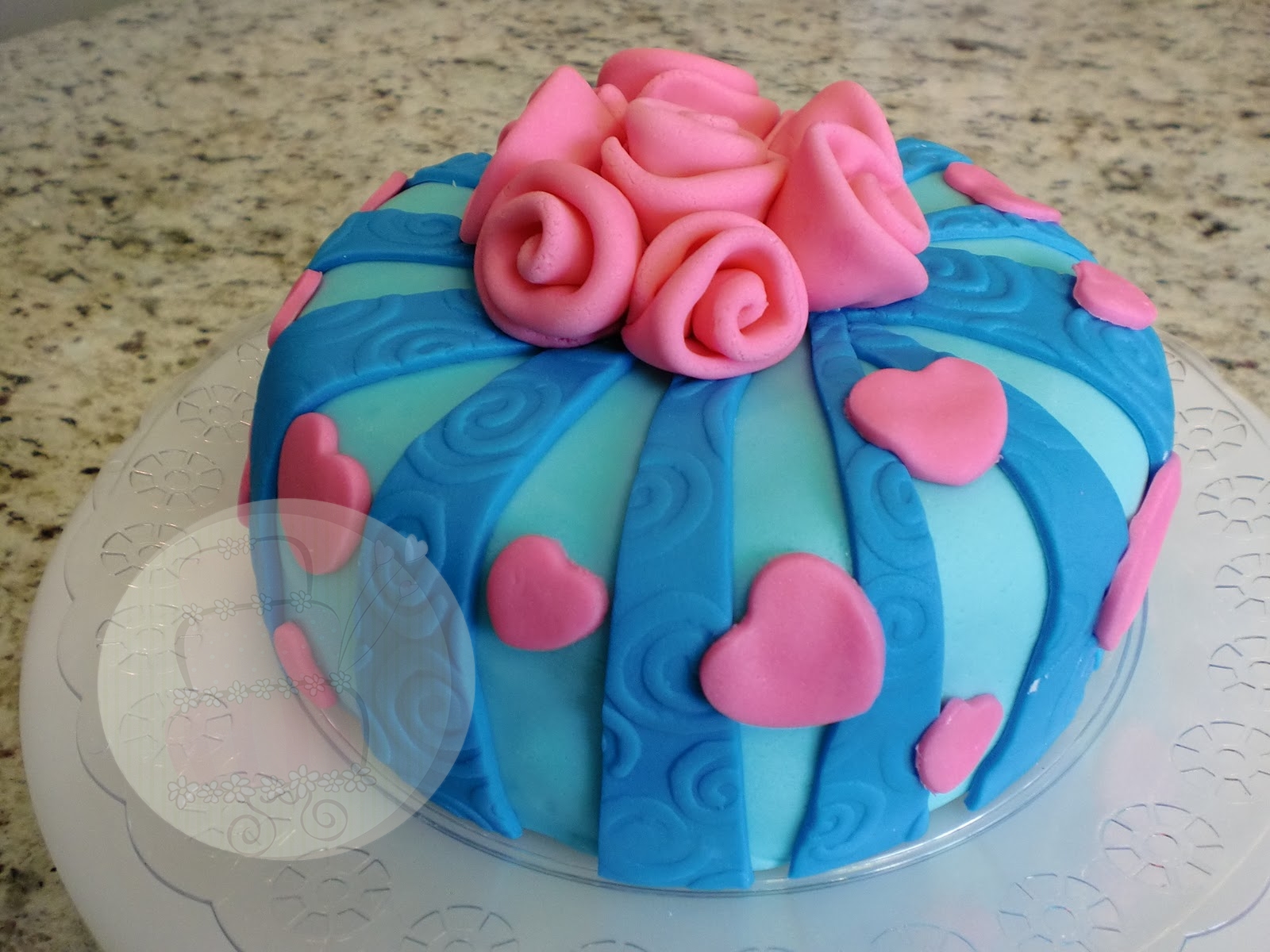 Cristallisé Delicieria: Bolo Azul e Rosa com Corações