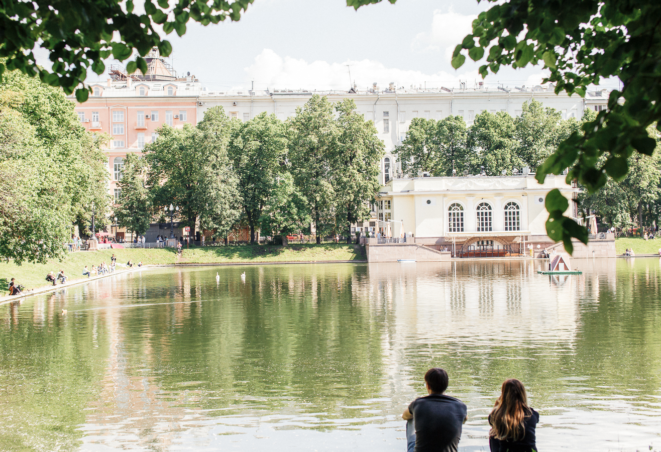 Сквер патриаршие пруды. Сквер патриаршие пруды. Парк патриаршие пруды москва. Царицыно патриаршие пруды. Патриаршие пруды москва буогаков.