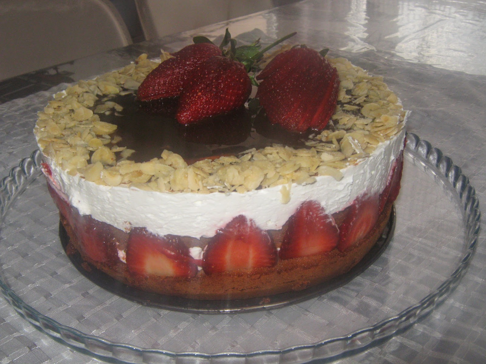 Süzme yoğurtlu çilekli pastaZeytin Dalı Blog