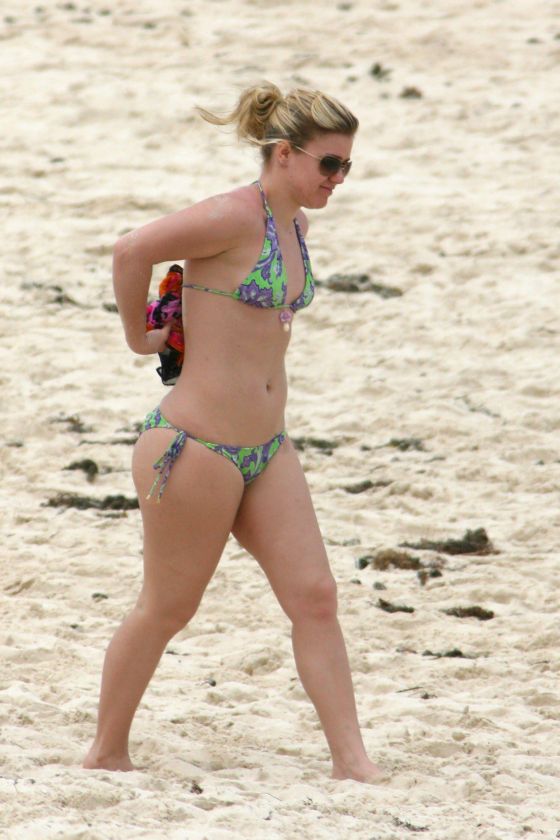 Kelly Clarkson - American Idol Winner in Bikini.
