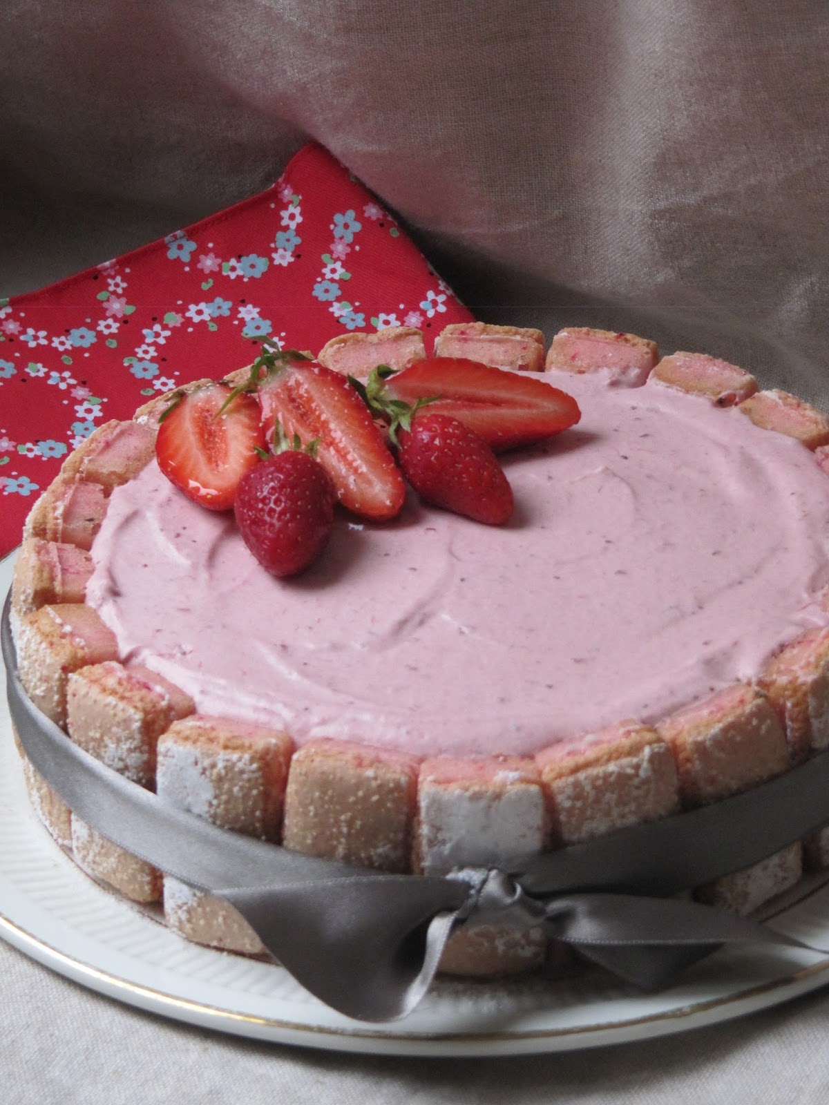 La cuisine d'ici et d'ISCA: Charlotte mousse aux fruits rouges