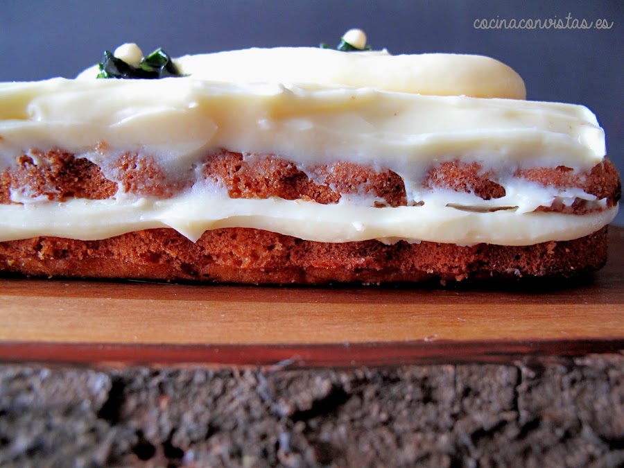 Tarta de Calabacín con su cobertura de chocolate blanco