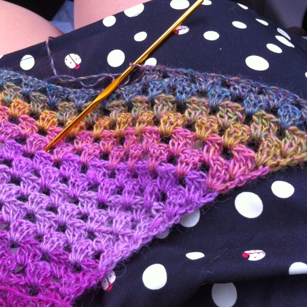 Siguiendo el hilo Half Granny Square Shawl