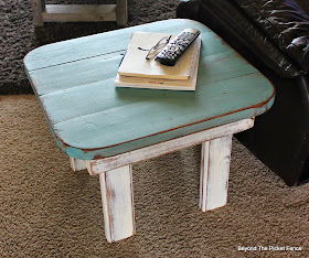 table, repurposed, paint, wood, garage sale, Beyond The Picket Fence,http://bec4-beyondthepicketfence.blogspot.com/2015/02/end-table-or-what-to-do-with-ugly-table.html 