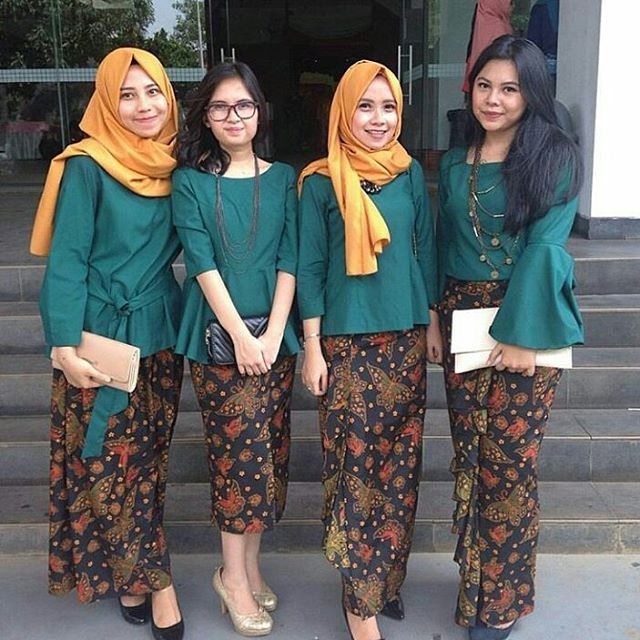 Model Kebaya Hijab Modern Terbaru Rok Batik Panjang - Inspirasi Kebaya