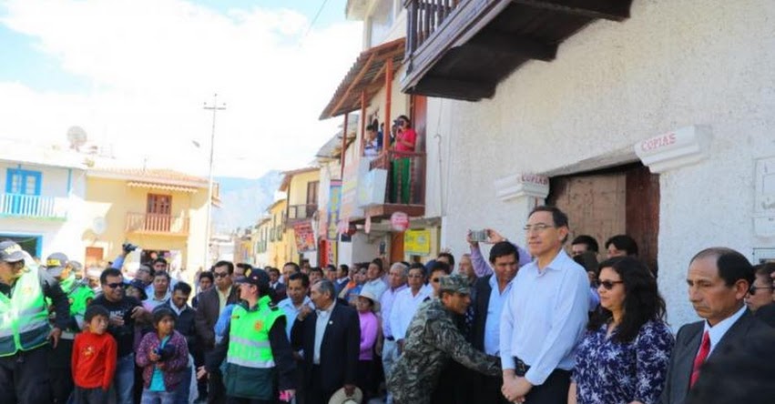 Presidente Martín Vizcarra asegura en Cotahuasi que atenderá con prioridad obras de educación y salud Presidente Martín Vizcarra asegura en Cotahuasi que atenderá con prioridad obras de educación y salud