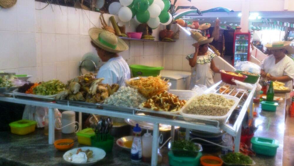 Ferias de comidas típicas en el mes de Santa Cruz Redctuando Bolivia Ferias de comidas típicas en el mes de Santa Cruz Redctuando Bolivia