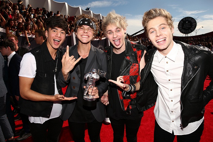 Terjemahan Lirik Lagu Lost Boy ~ 5 Seconds Of Summer Terjemahan Lirik Lagu Lost Boy ~ 5 Seconds Of Summer