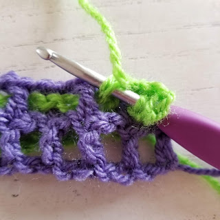 Intermeshing crochet tutorial for Window to the Whirl Blanket by Felted Button Intermeshing crochet tutorial for Window to the Whirl Blanket by Felted Button