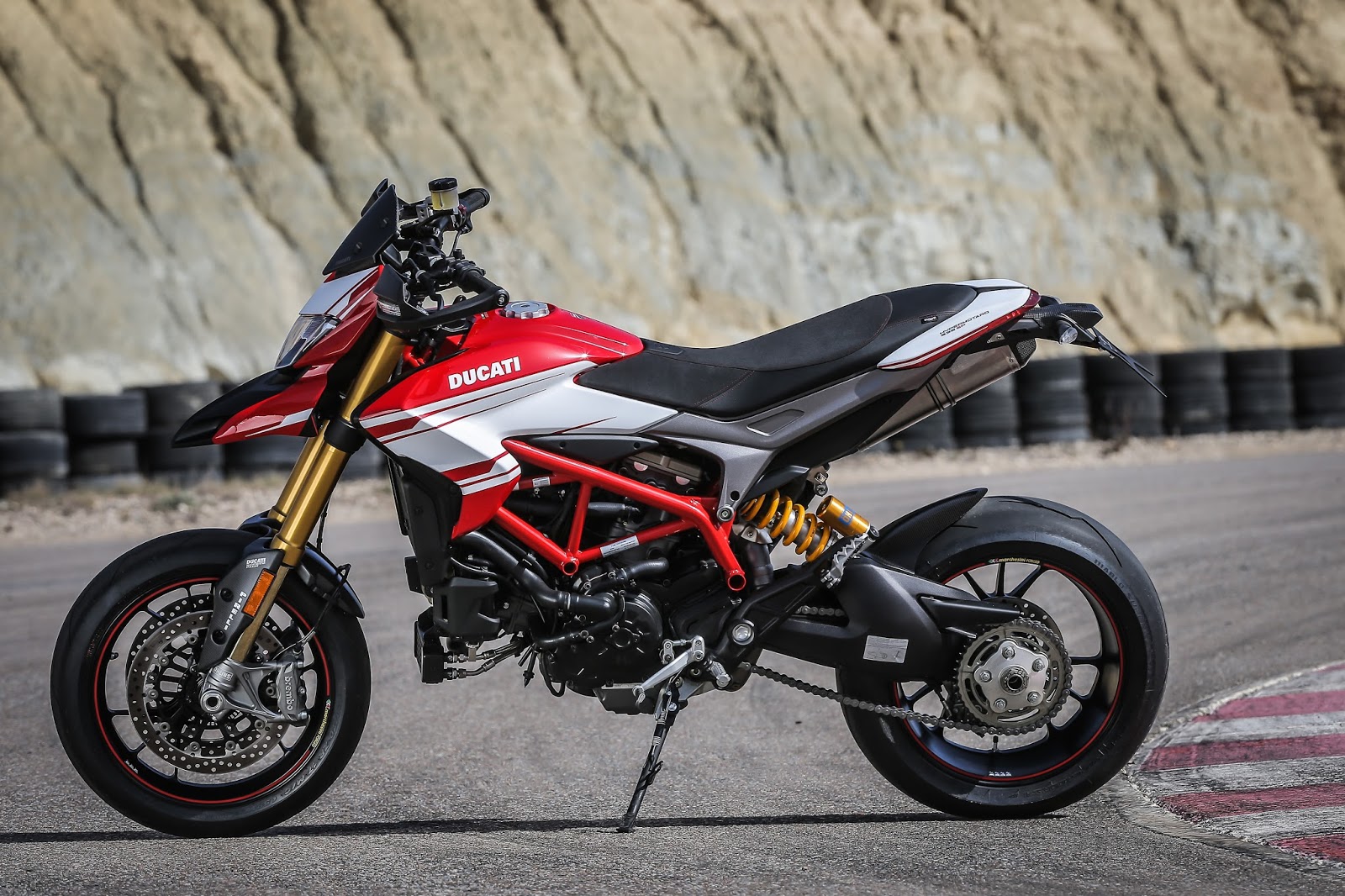 Racing Cafè: Ducati Hypermotard 939 SP Ducati Performance 2016