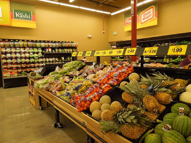 How Does Smart and Final in Paso Robles Compare to the Grocery Outlet?