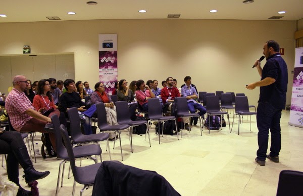 Público en la zona talento, Sala Rosa