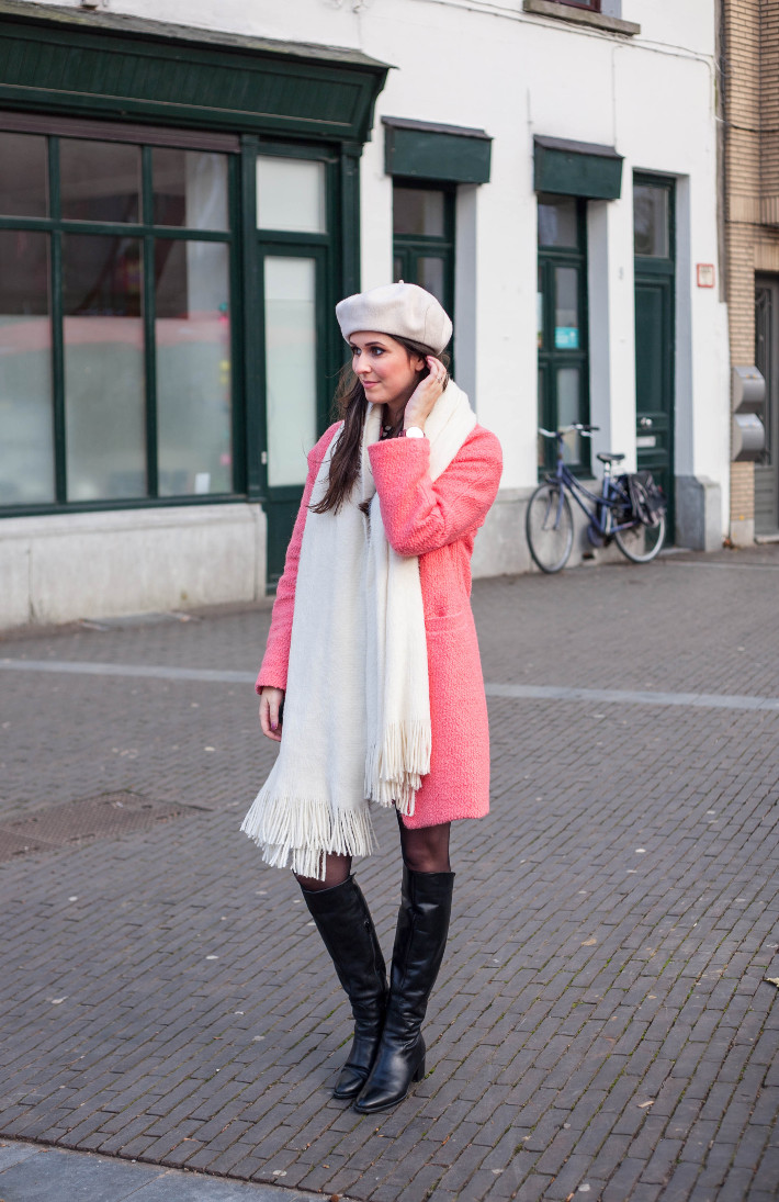 Outfit: 60s retro in pink coat, polkadots and overknee boots