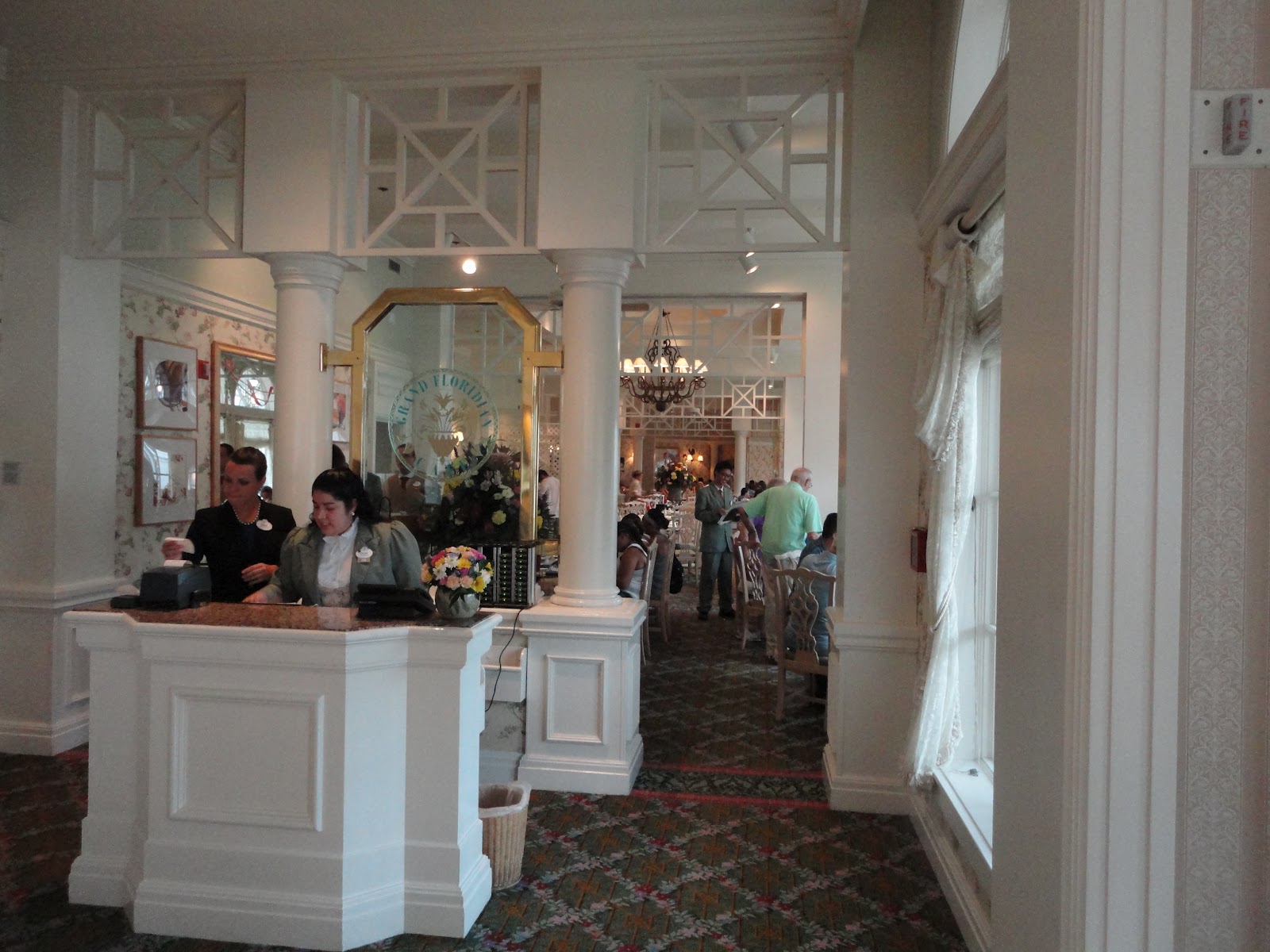 The Florida Dine and Dash Grand Floridian Cafe Light Version of Grand