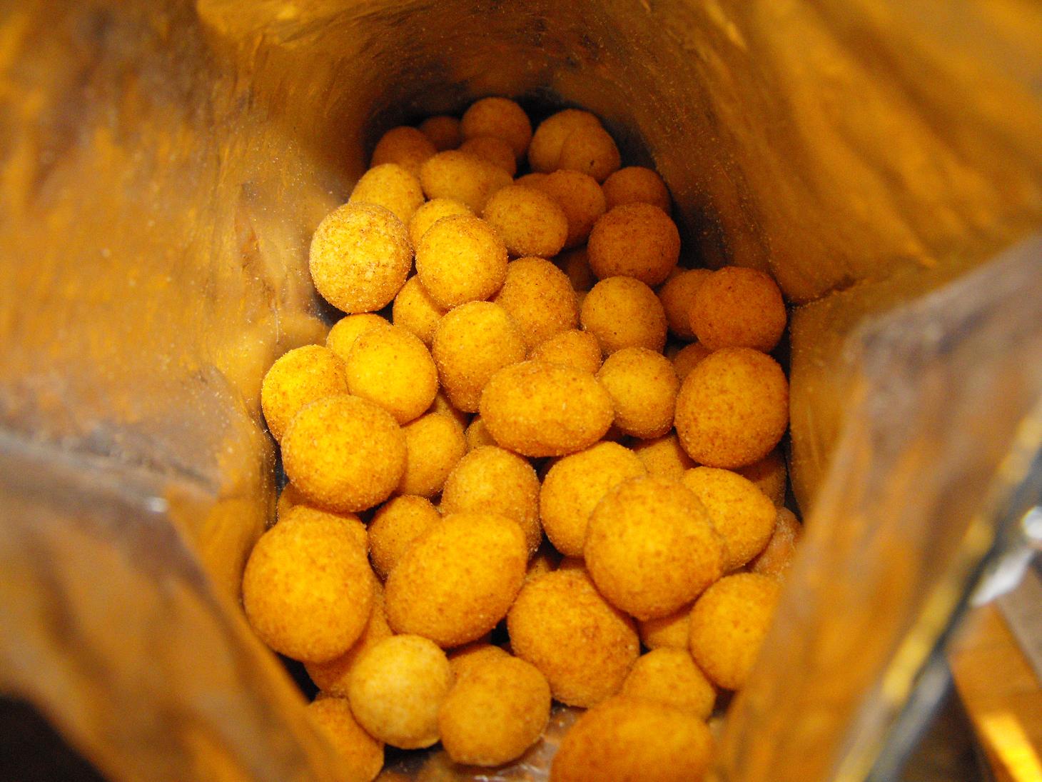 Hot Chicks Eatin' Spicy Chips Snack 212 Eldorado Chilinøtter