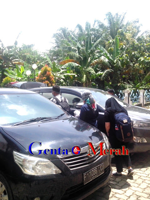 Geledah Ruang Bupati dan Pimpinan DPRD Lamteng, KPK Bawa Pulang Puluhan Koper