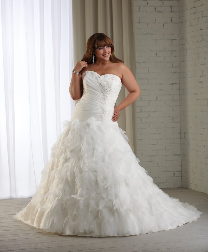 Weddingzilla: Hot Styling for Curvy Brides, Gorgeous Plus Size Wedding ...