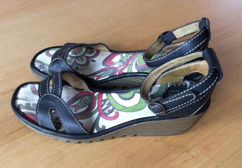 sandalias douradas aldo