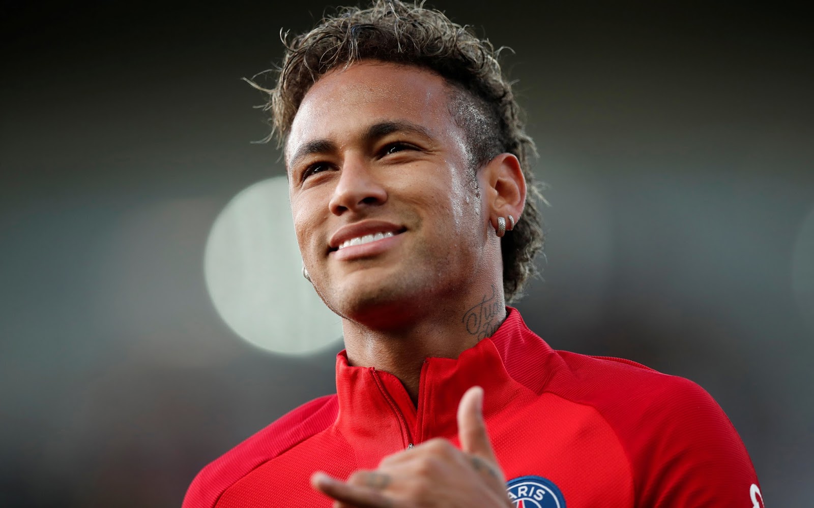 FOOTBALL NEYMAR EUR €3 MILLION BONUS IF HE BEATS MESSI AND