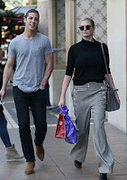 In short! Always awesome for the fashion judge as Kate Upton, 23, decided to go shopping with a male friend at Los Angeles, CA, USA on Sunday, December 20, 2015.