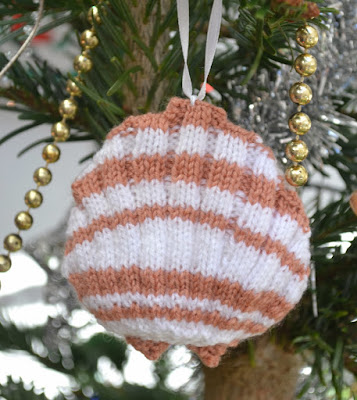 https://www.craftsy.com/knitting/patterns/scallop-shell/122944