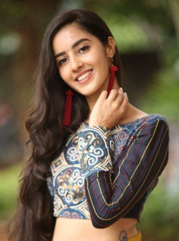 Top 50 Sexiest Desi Girls Wallpapers Of 2020 Pakistani Indian