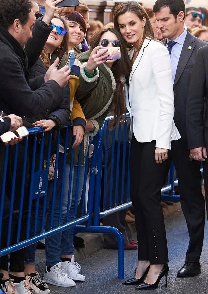 Queen Letizia wore Hugo Boss Printed Coat with Wool, Queen Letizia wore Hugo Boss Heylen Trousers, Carolina Herrera jacket, and Prada Pumps