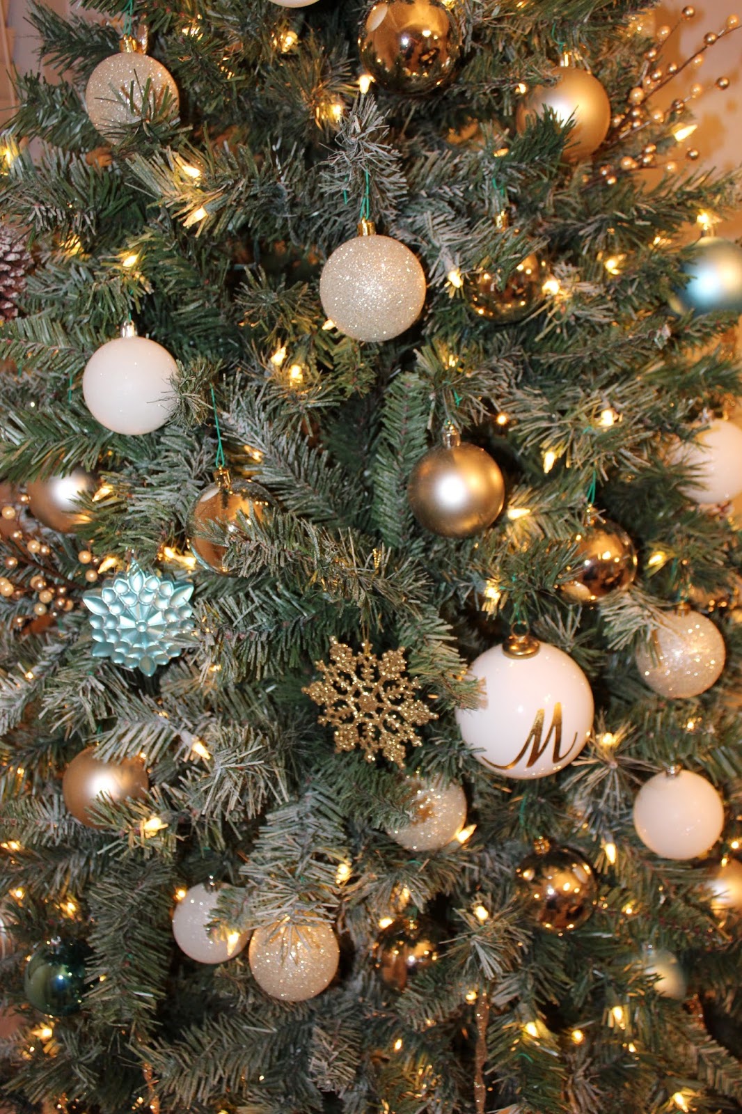 train under christmas tree tradition