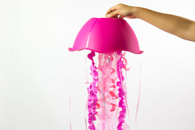 how to make giant gorgeous jellyfish from dollar store materials