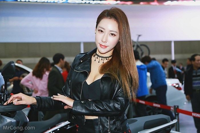 Kim Tae Hee&#39;s beauty at the Seoul Motor Show 2017 (230 photos) photo 7-2
