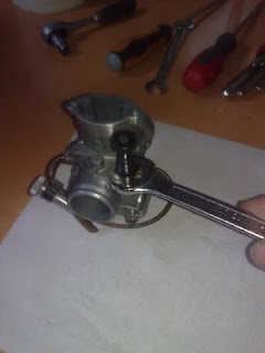 Motos Risena: Limpieza carburador Keihin en Beta Rev 3