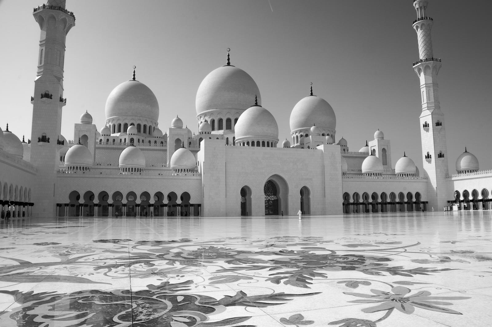 Sheikh Zayed Grand Mosque in Abu Dhabi, UAE Sheikh Zayed Grand Mosque in Abu Dhabi, UAE