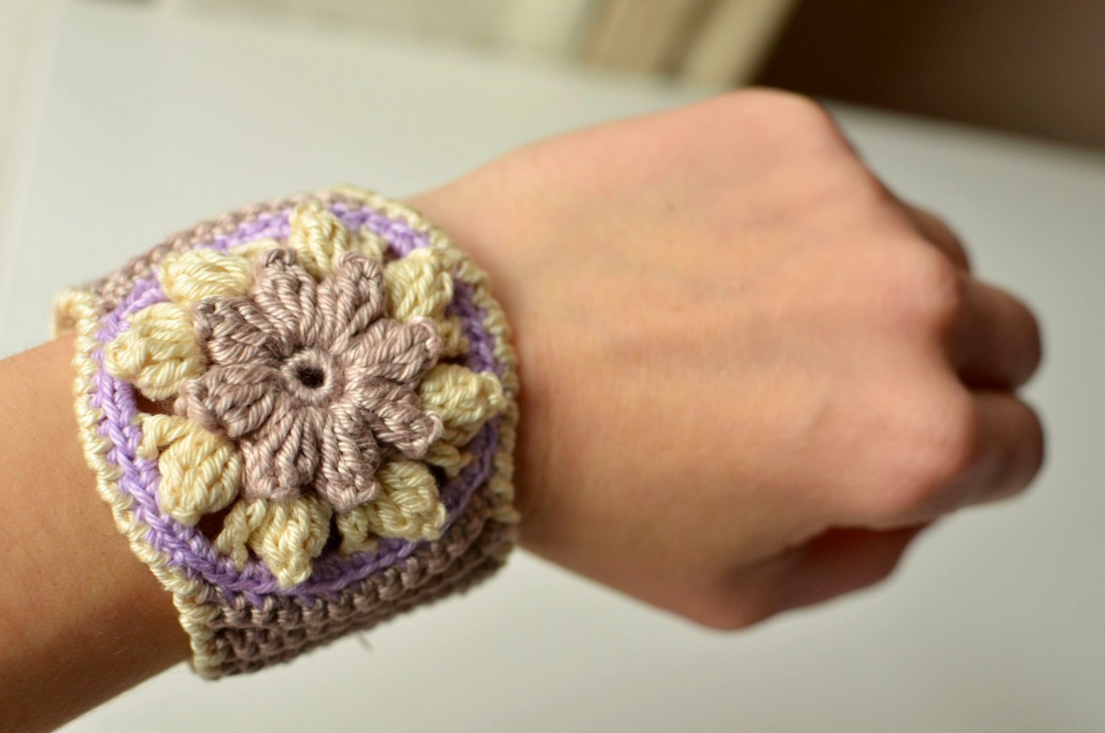 Crocheted bracelet with popcorn stitches