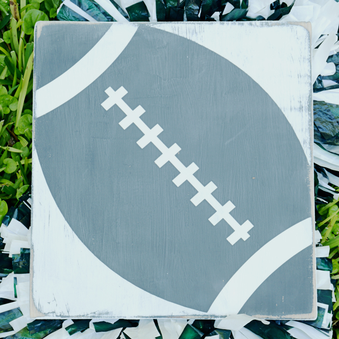 DIY Vintage Football Sign : Fun painting technique to create this fun sports artwork for any room!
