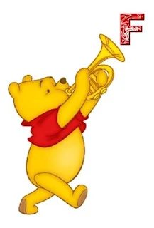 Alfabeto de Winnie the Pooh tocando la Trompeta. Alphabet with Winnie the Pooh with a Trumpet.